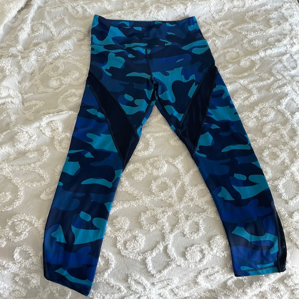 Zyia Light n Tight blue camo leggings with mesh detail sz8-10